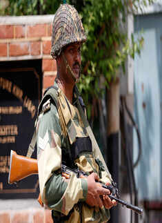 Curfew continues to cripple Kashmir