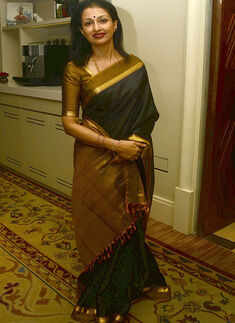 Gauthami attends art expo