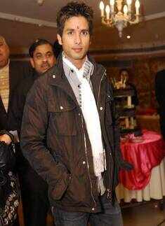 Shahid at restaurant launch