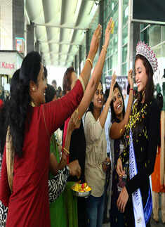 Beauty queens return home to grand reception
