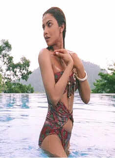 Priyanka Chopra&rsquo;s pool photos