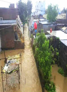 Heavy rains lash Andhra Pradesh
