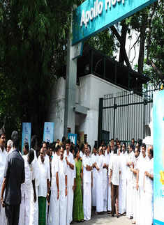 Jayalalithaa in hospital, AIADMK workers pray