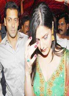 Hot Salman, Zarine pics