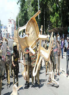 Youth Congress, KSU workers protest