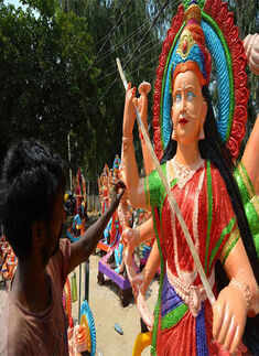 Artisans give final touches to  Durga idols