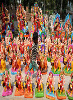 Artisans give final touches to  Durga idols