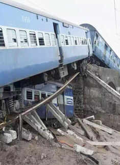 Jhelum Express derails in Punjab