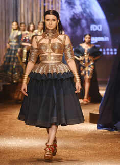 AIFW SS &lsquo;17: Day 5: JJ Valaya