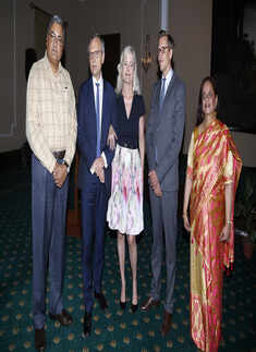 Nils&rsquo; welcome dinner party