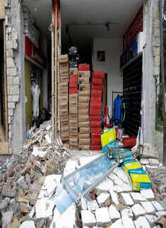 Italy earthquake leaves thousands homeless