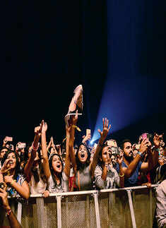 Farhan, Shraddha perform in the city