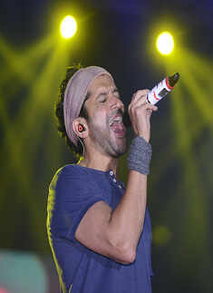 Rock On 2 cast perform live