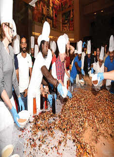 Chennaiyin FC players attend cake-mixing event