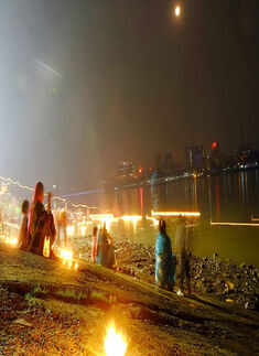 World looks up to gaze at extra bright 'supermoon'