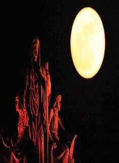 World looks up to gaze at extra bright 'supermoon'