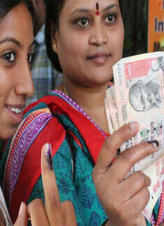 Demonetization: Banks start using indelible ink