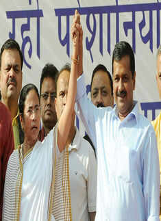 Kejri, Mamata warn of revolt over demonetisation