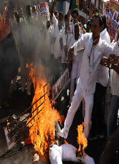 Congress holds Jan Aakrosh rallies