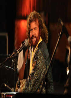 Hans Raj performs at Delhi fest