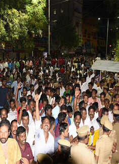 Supporters pray for Jayalalithaa's recovery