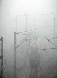 Fog paralyses North India