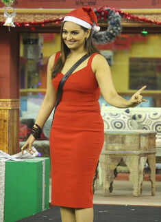 Sonakshi turns Santa on Bigg Boss 10
