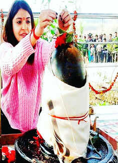 Not getting engaged, says Virat Kohli