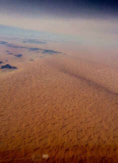 Breathtaking photos of Burj Khalifa undeterred by the fog through a pilot&rsquo;s lens