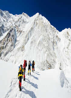 Everest draws 33% more visitors in 2016