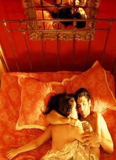 Topless Shraddha oozes oomph in Ok Jaanu