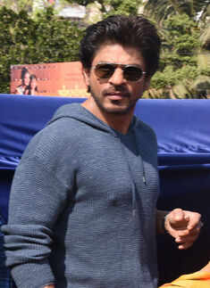 SRK launches sculpture #Bandra