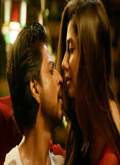 Shiv Sena threatens Raees' distributor before its release