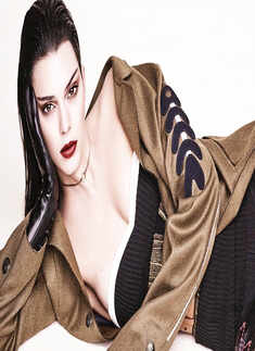 Kendall Jenner posts bikini pics, addresses plastic surgery rumours