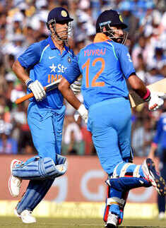 Hazel Keech turns lucky charm for Yuvraj Singh