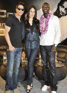 Pop stars lured to B'wood