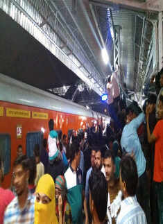 One dead, several injured during Raees promotion