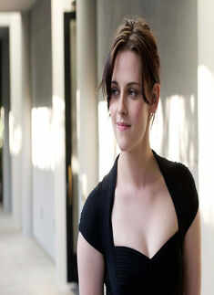 Kristen Stewart spotted kissing Stella Maxwell