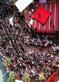 Sea of fans going crazy for SRK in Pune