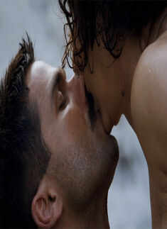 Kangana Ranaut faces problem in kissing