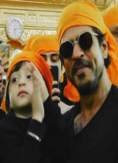 SRK visits Golden Temple with son AbRam