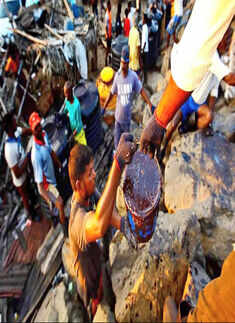 Chennai's oil spill spreading, has travelled 32km