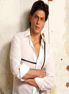 Shah Rukh Khan drops his pants when he hears &lsquo;pack-up&rsquo;