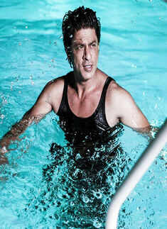 Shah Rukh Khan drops his pants when he hears &lsquo;pack-up&rsquo;