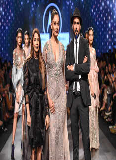 LFW '17: Day 3 - Moto R presents Falguni Shane Peacock