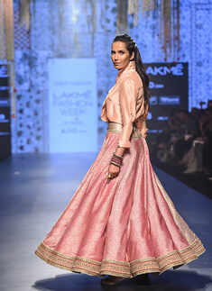 Lakme Fashion Week '17: Day 4 - Tarun Tahiliani
