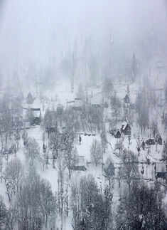 Kashmir Valley sees widest whiteout in 25 years