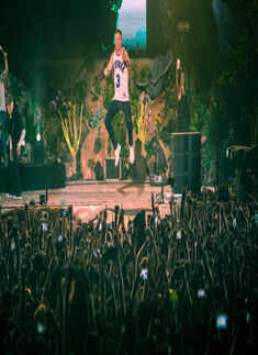 Macklemore Performs at VH1 Supersonic