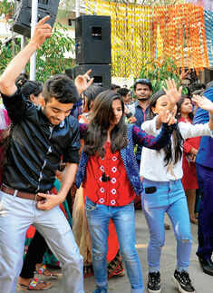 Farewell @ Bhavan&rsquo;s Vivekananda College