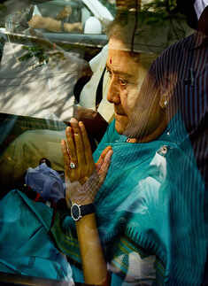 Sasikala leaves for Bengaluru as SC refuses more time to surrender